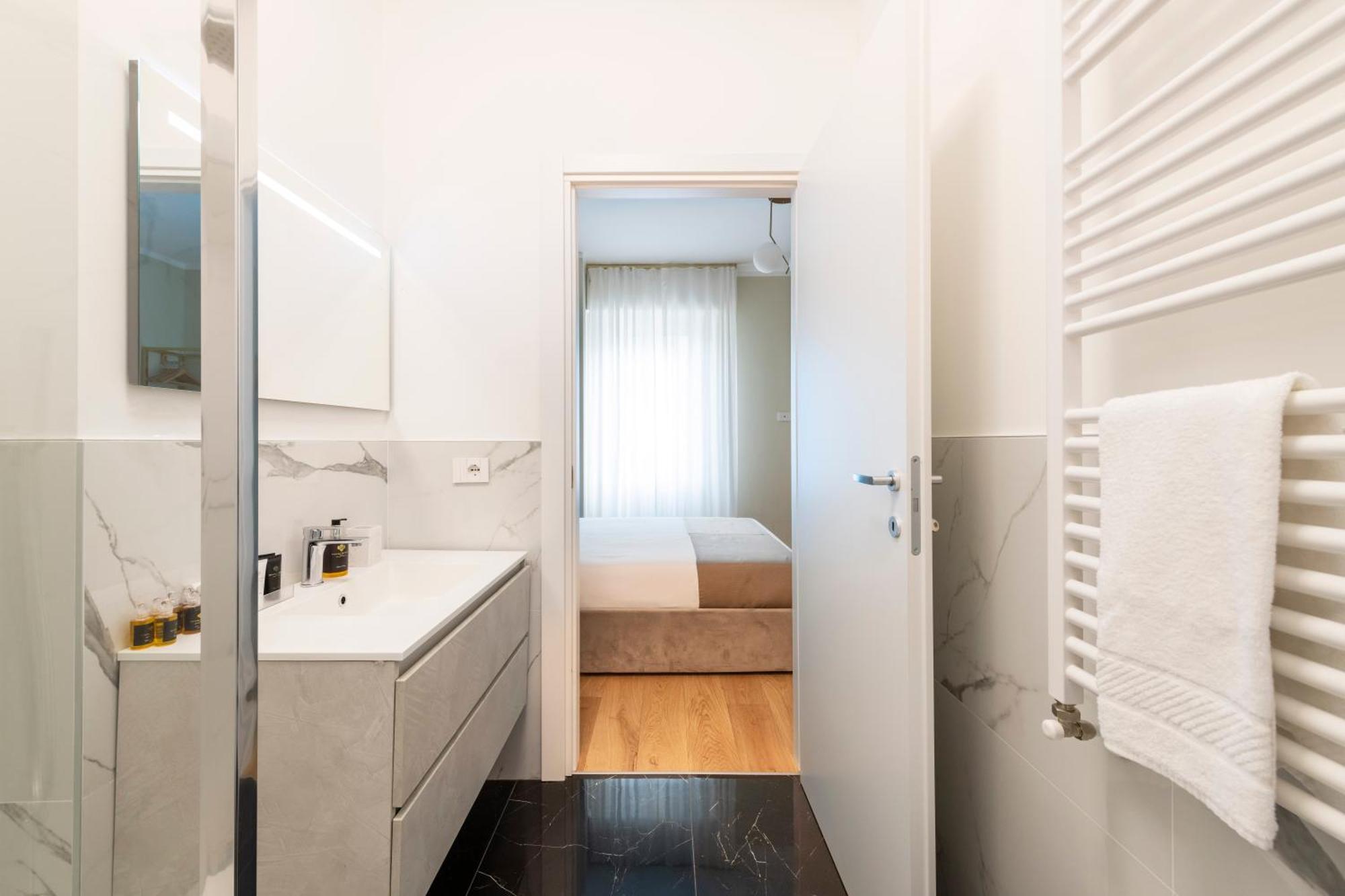 Apartment Heart Duomo District Milan